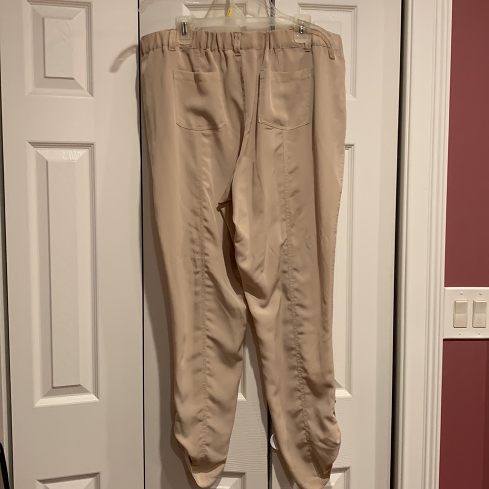 Beige pants - Picture 6 of 8